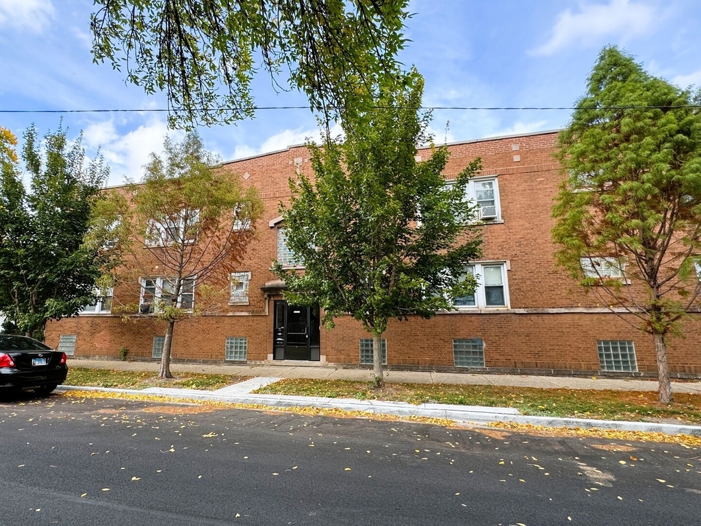 5904 W Berteau Avenue - Photo 0