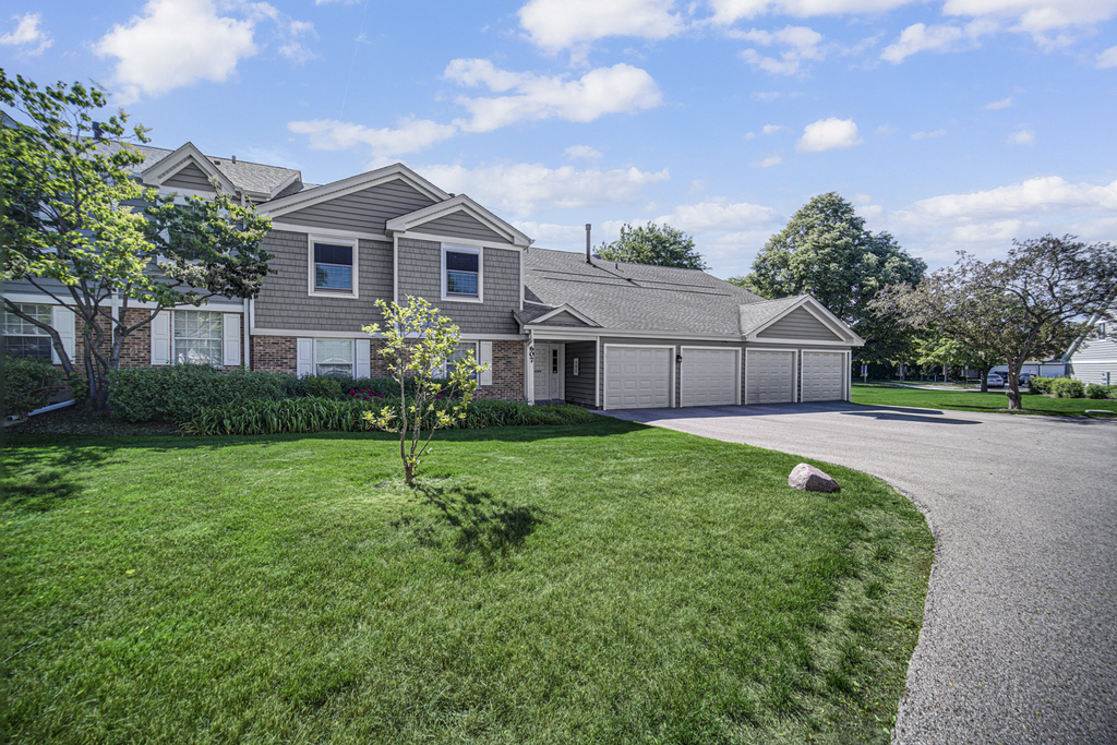 607 Berkley Court - Photo 1