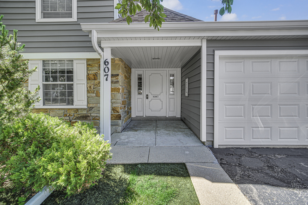 607 Berkley Court - Photo 2