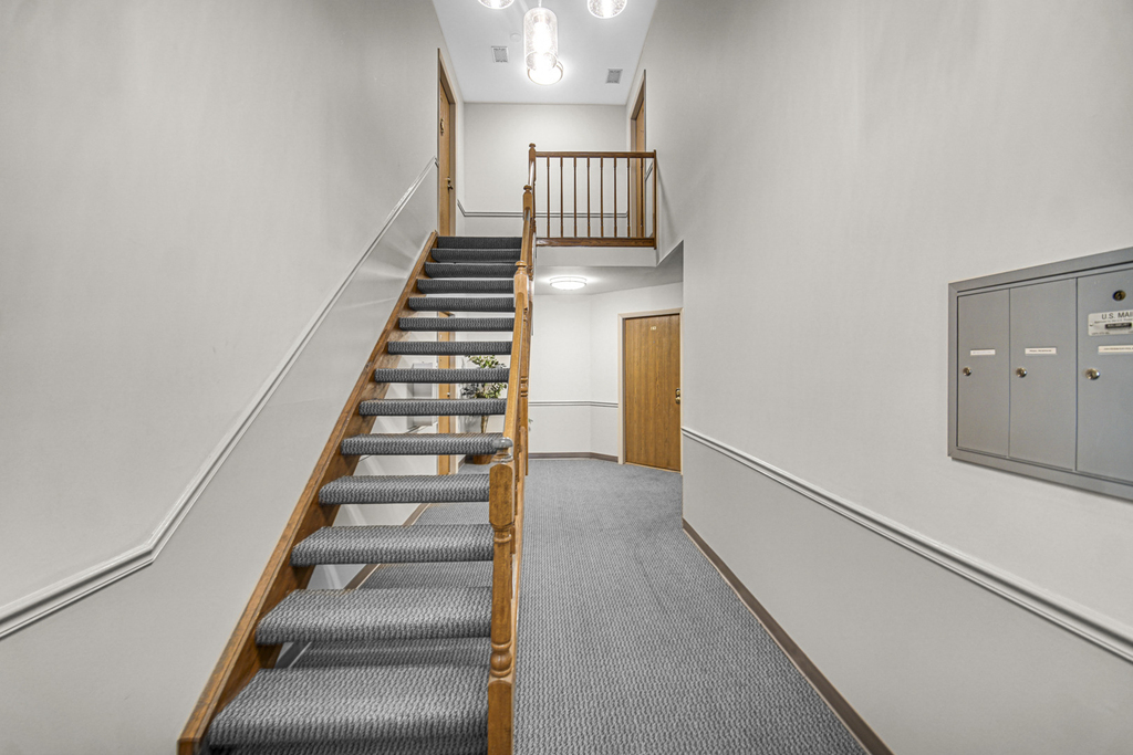 607 Berkley Court - Photo 3