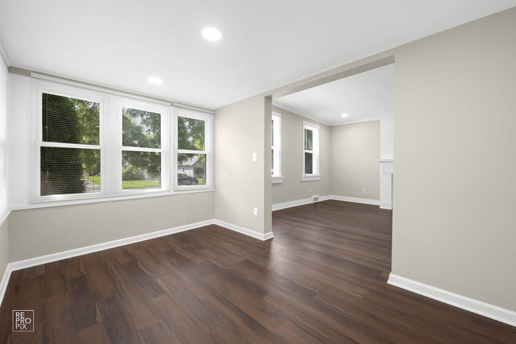 714 E Jackson Street - Photo 2