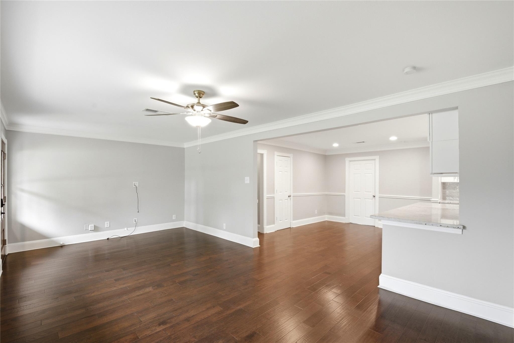 2207 Saxon Drive - Photo 7