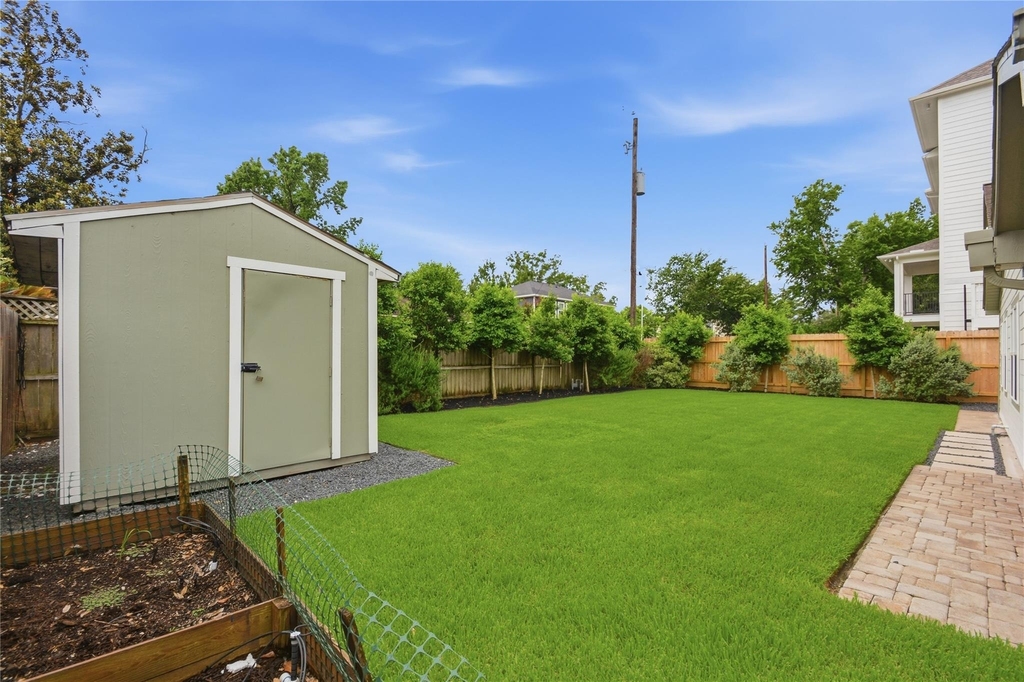 2207 Saxon Drive - Photo 30