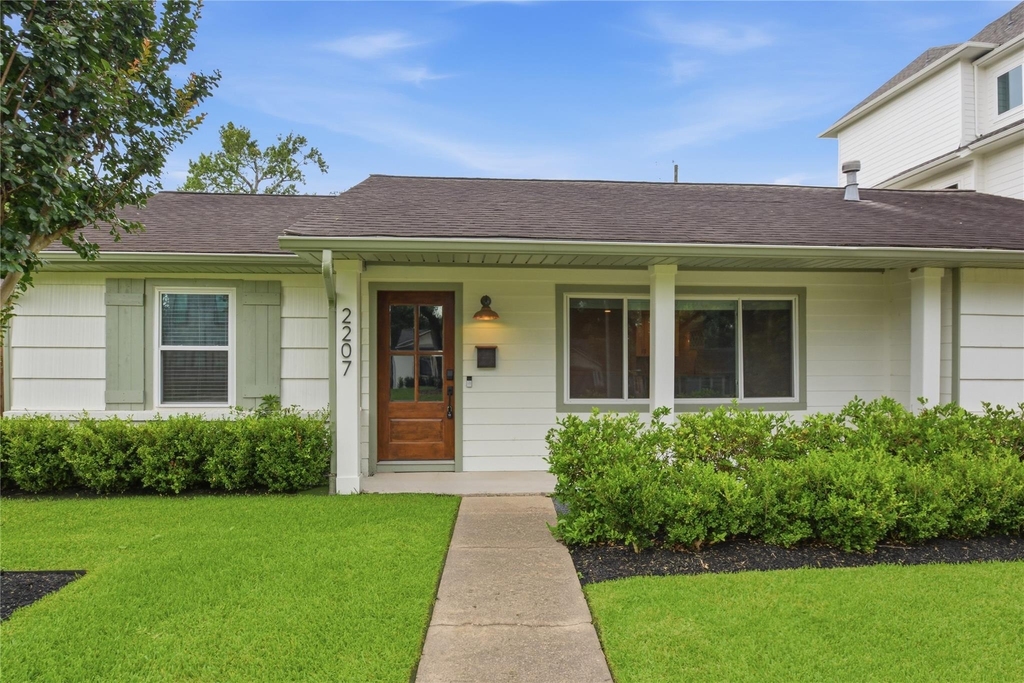 2207 Saxon Drive - Photo 4