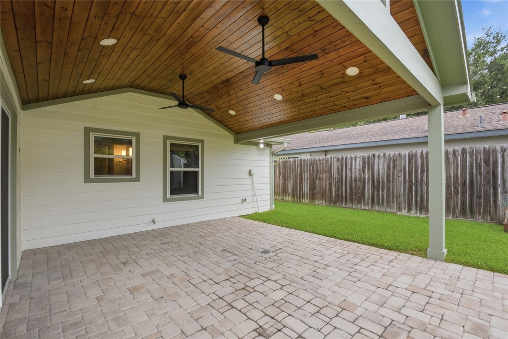 2207 Saxon Drive - Photo 28