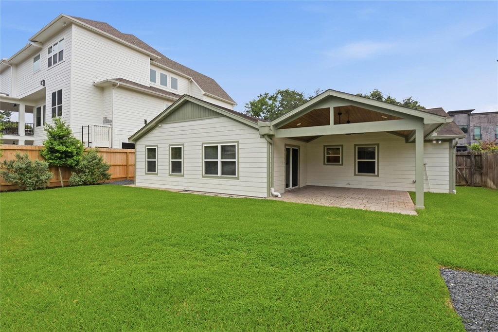 2207 Saxon Drive - Photo 32