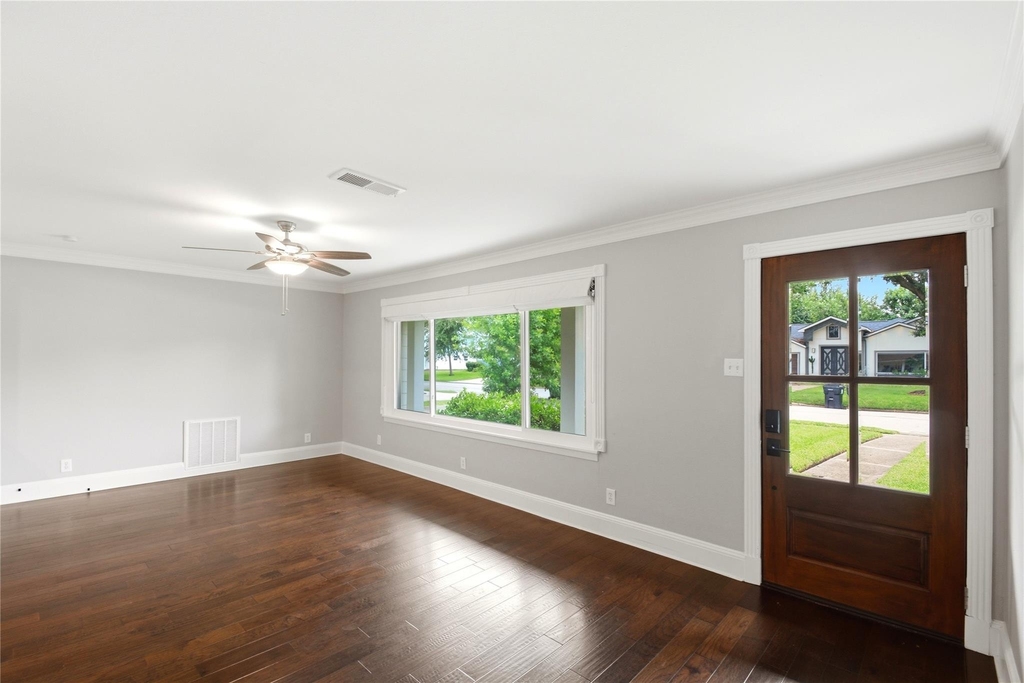 2207 Saxon Drive - Photo 5