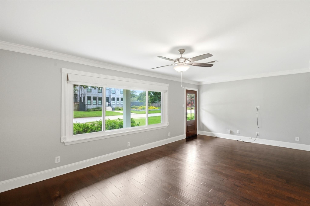 2207 Saxon Drive - Photo 6