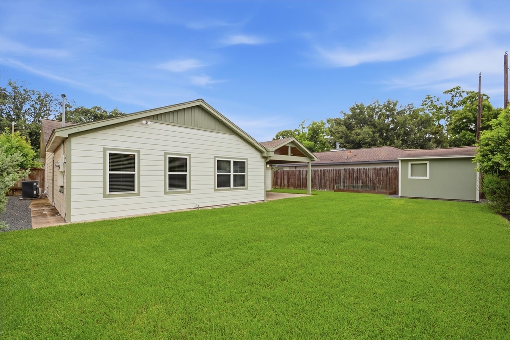 2207 Saxon Drive - Photo 31