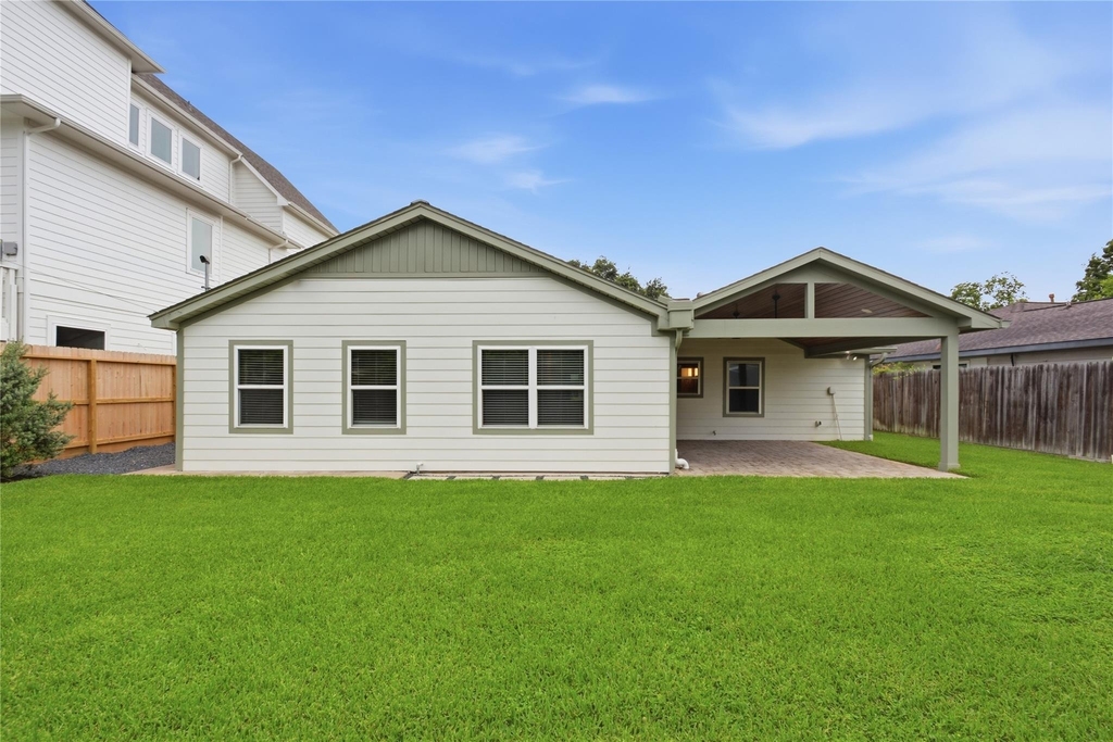 2207 Saxon Drive - Photo 33