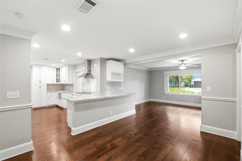 2207 Saxon Drive - Photo 9