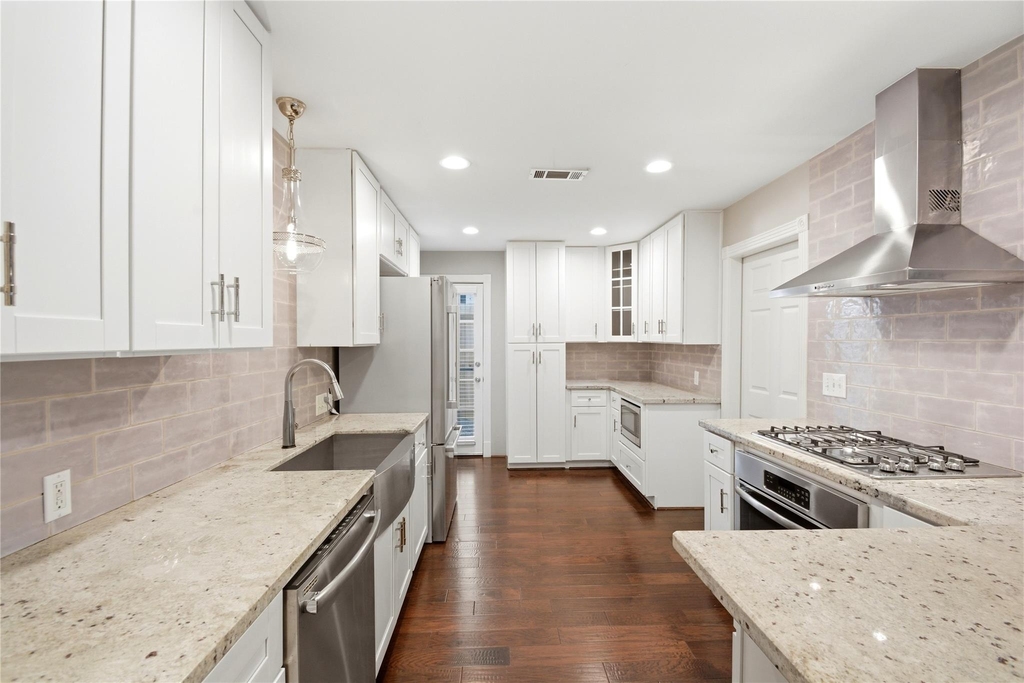 2207 Saxon Drive - Photo 11