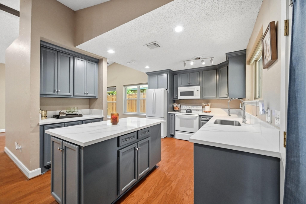17511 Favor Bend Court - Photo 20