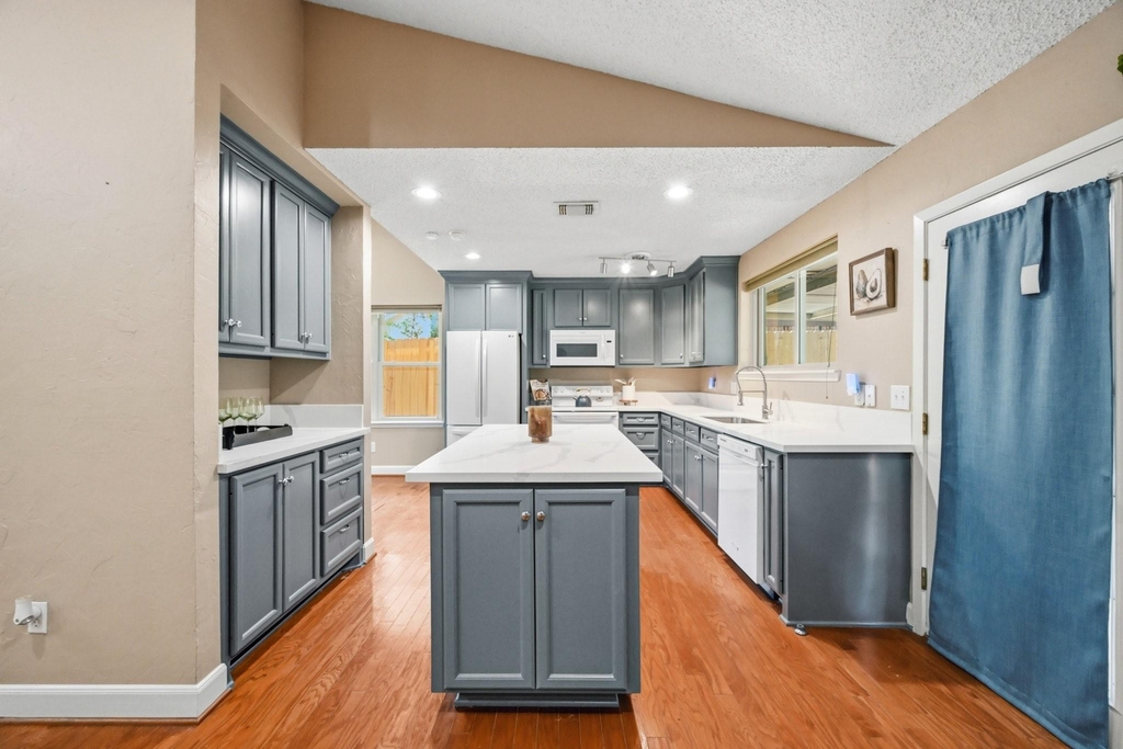 17511 Favor Bend Court - Photo 19