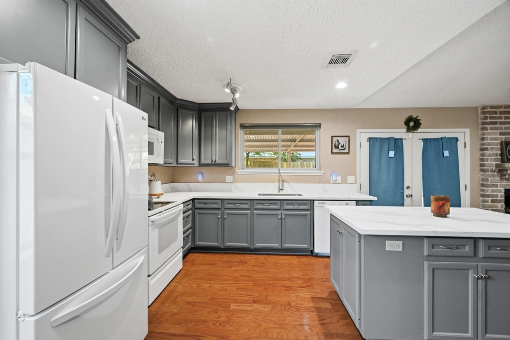 17511 Favor Bend Court - Photo 17