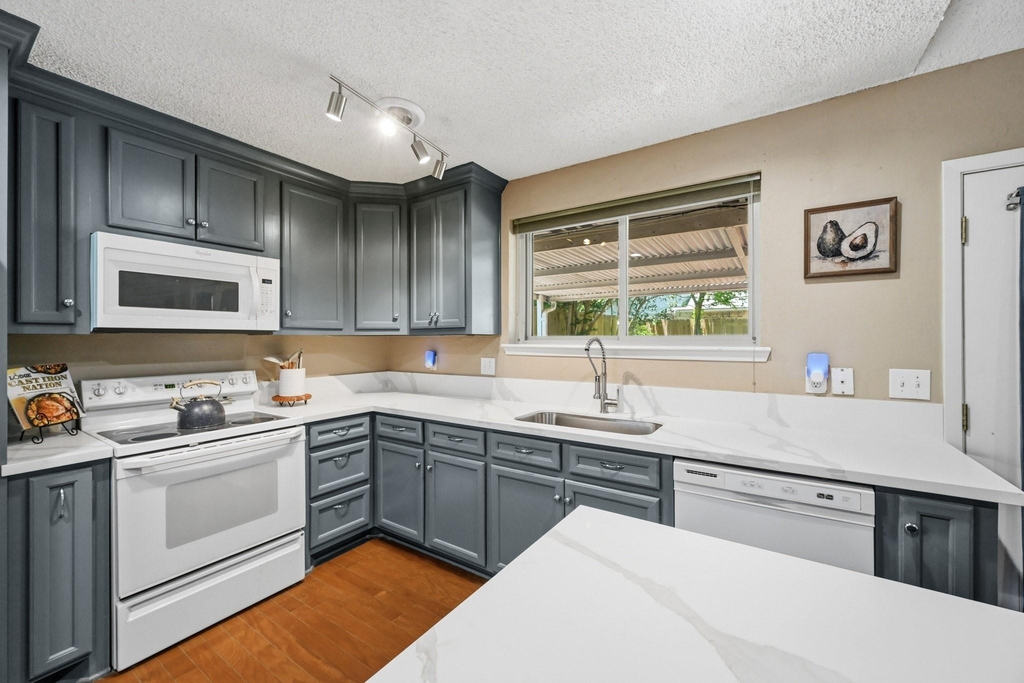 17511 Favor Bend Court - Photo 23