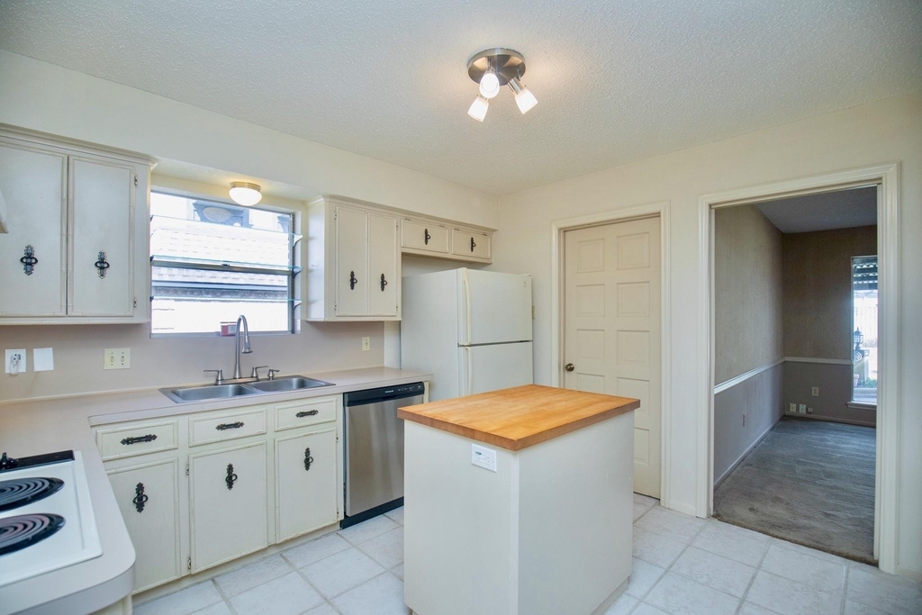 3903 Kiamesha Drive - Photo 3