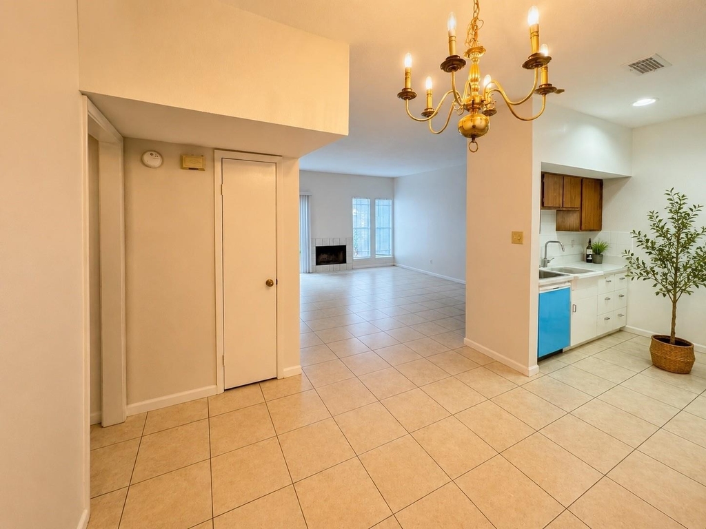 10811 Richmond Avenue - Photo 3