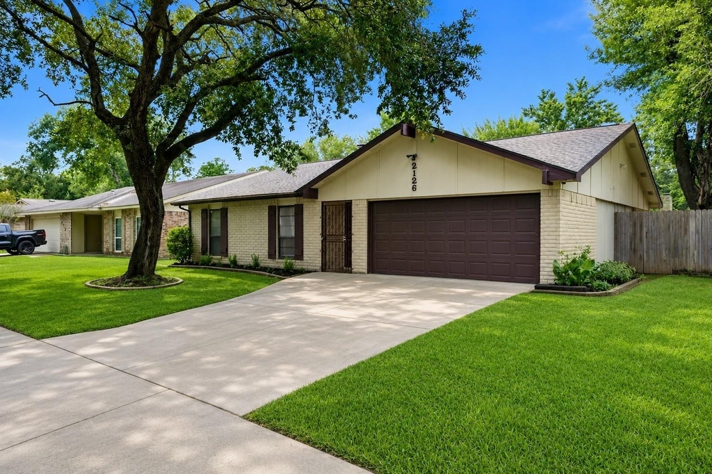 2126 Quail Valley East Drive - Photo 1