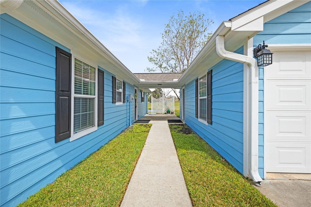 140 Meadowview Drive - Photo 2
