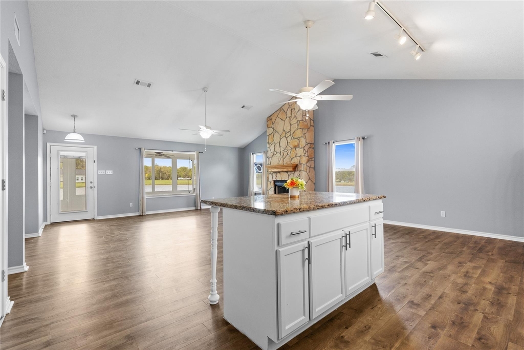 140 Meadowview Drive - Photo 7