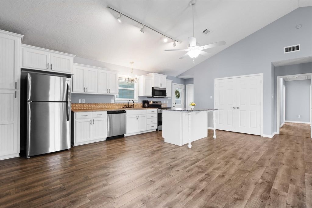 140 Meadowview Drive - Photo 6