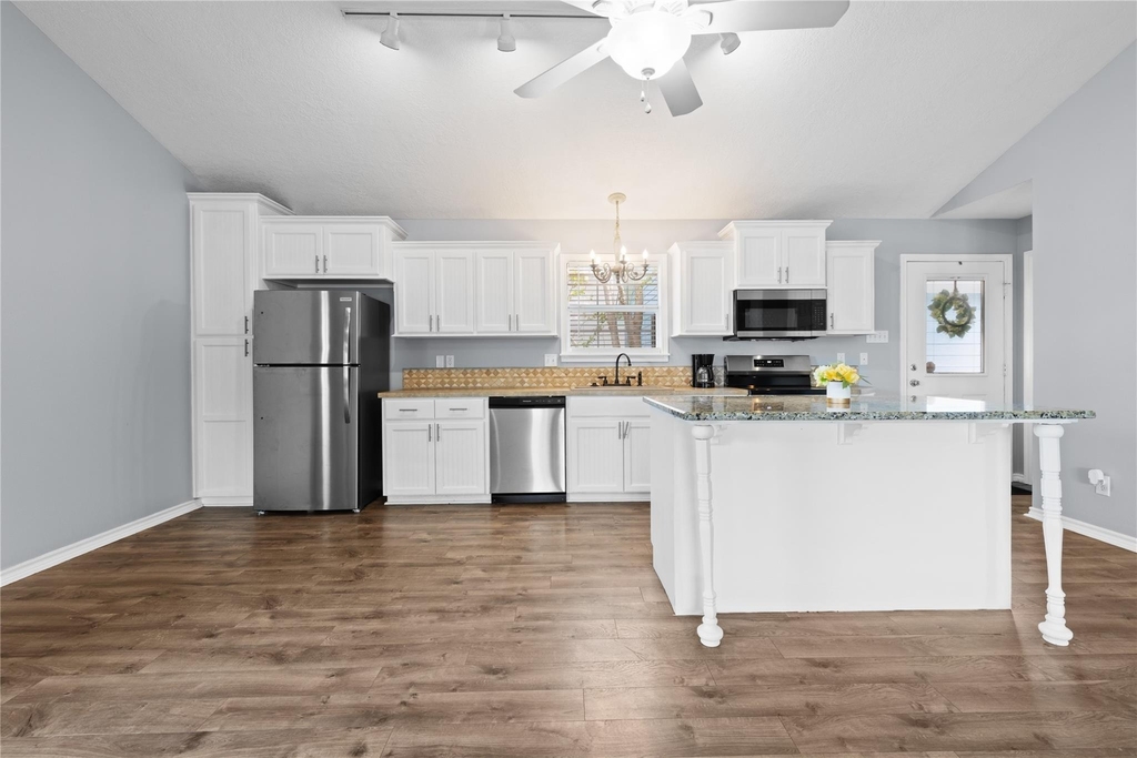 140 Meadowview Drive - Photo 5