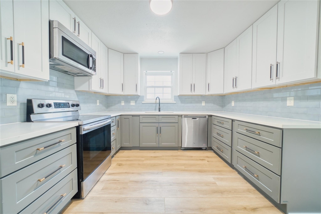7914 Oakington Drive - Photo 8