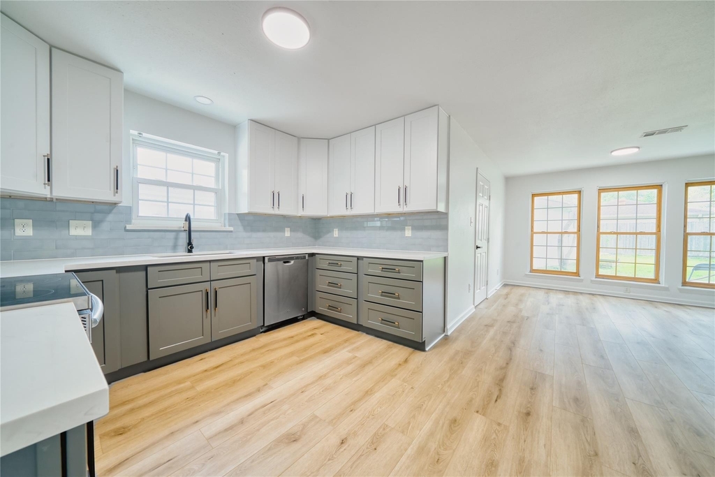 7914 Oakington Drive - Photo 9