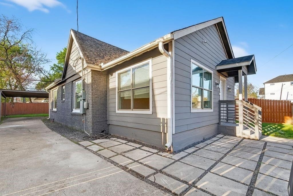 4520 Sharon Street - Photo 1