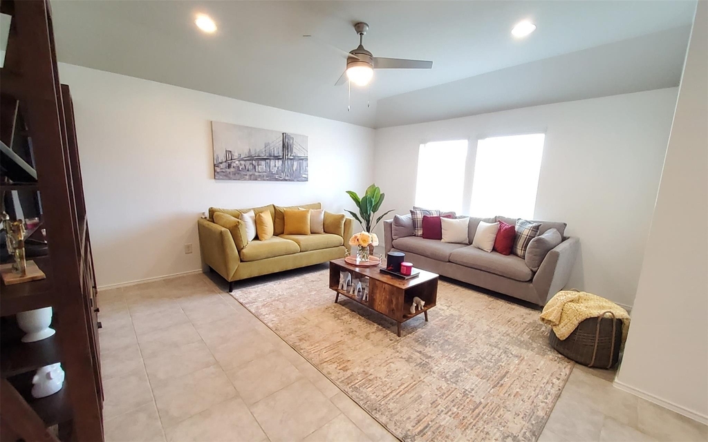 22607 Castello Lakes Drive - Photo 16