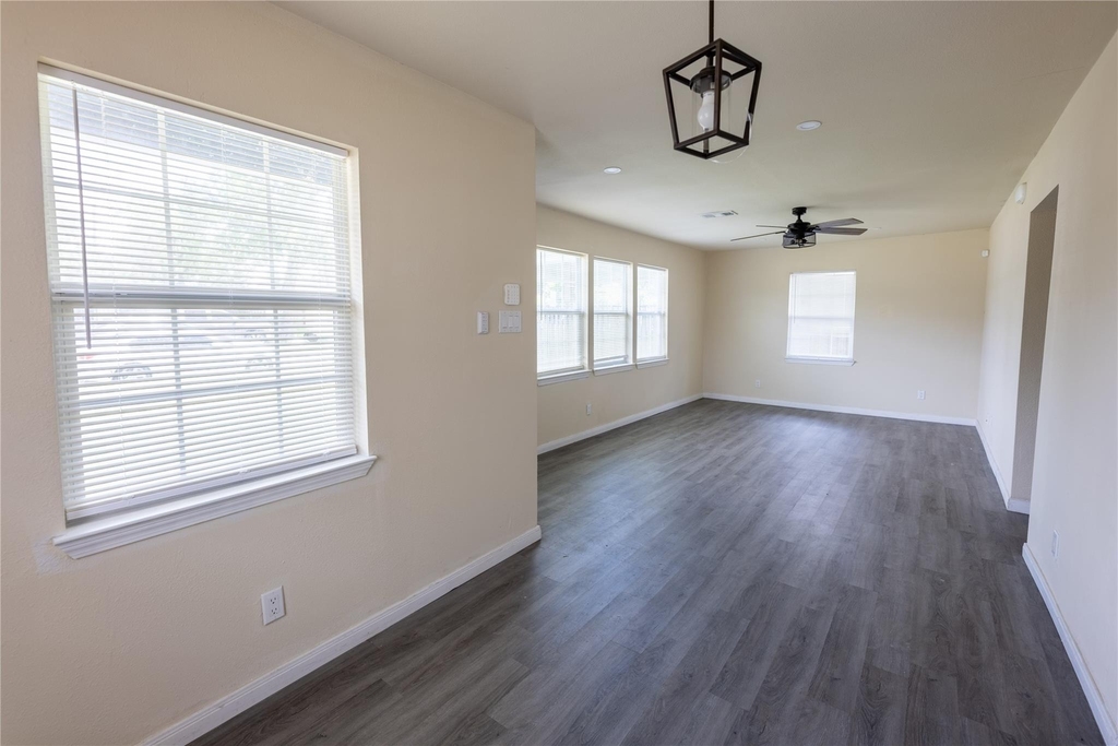 4942 Bataan Road - Photo 3
