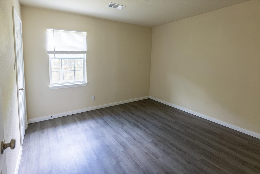 4942 Bataan Road - Photo 9