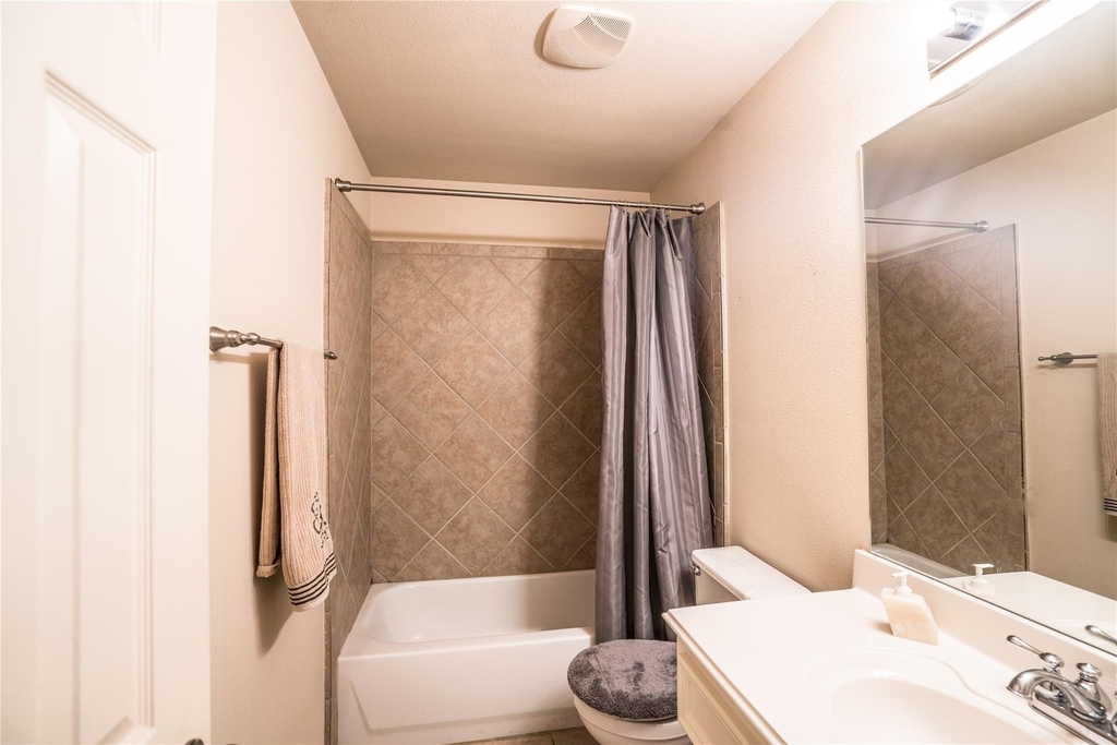 548 W 27th Street - Photo 3