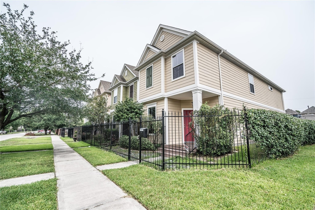 548 W 27th Street - Photo 0