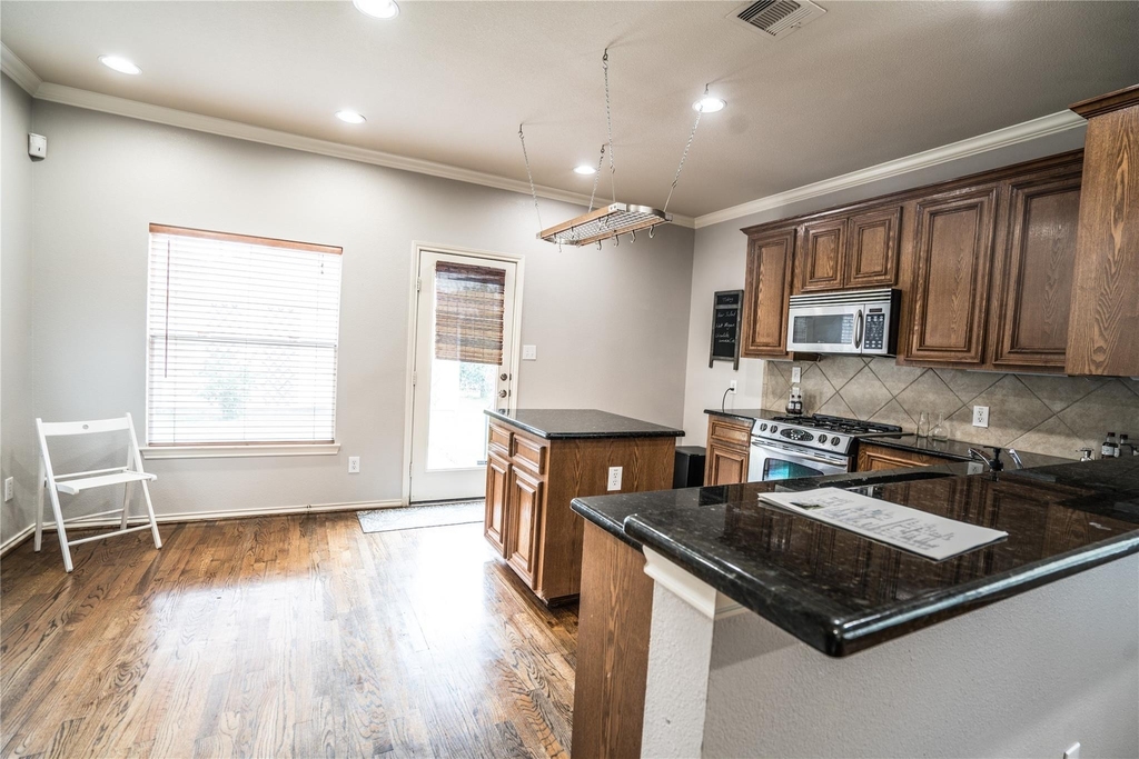 548 W 27th Street - Photo 11