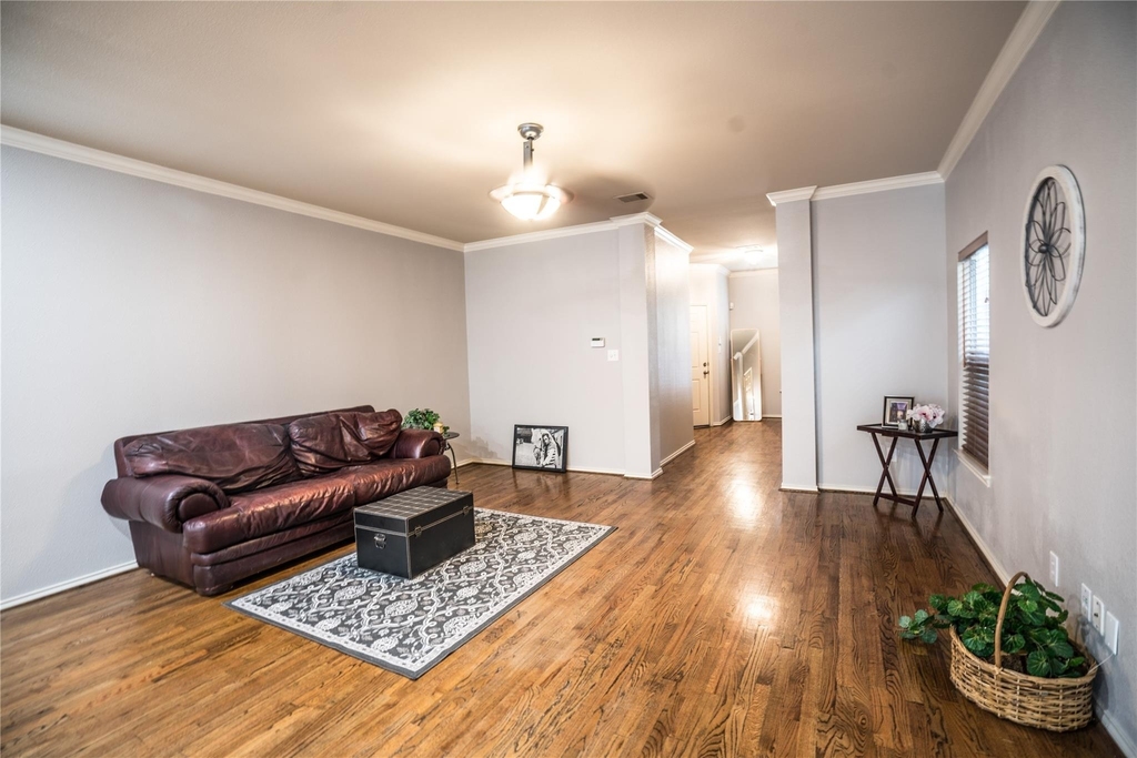 548 W 27th Street - Photo 10
