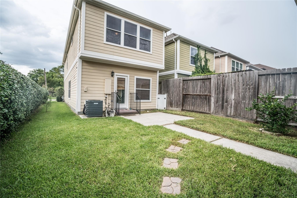 548 W 27th Street - Photo 19