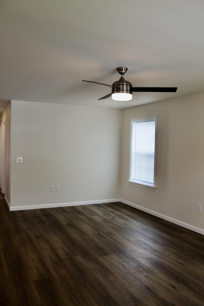 202 S Main - Photo 3
