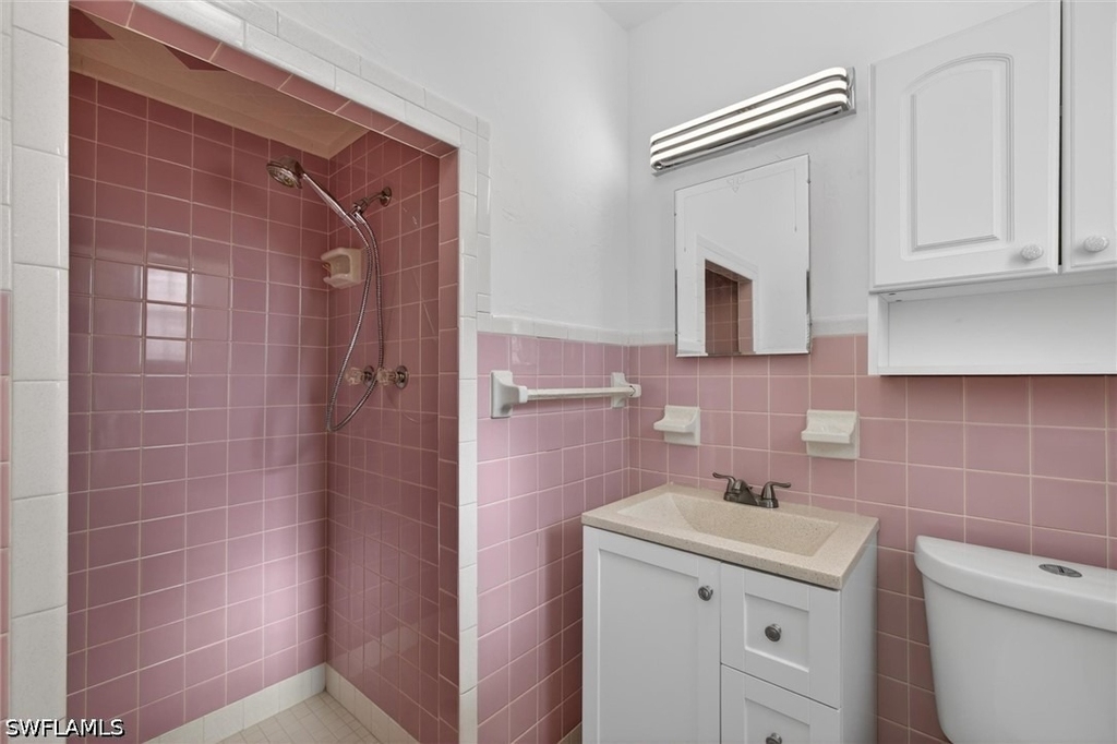 1420 Maravilla Avenue - Photo 31