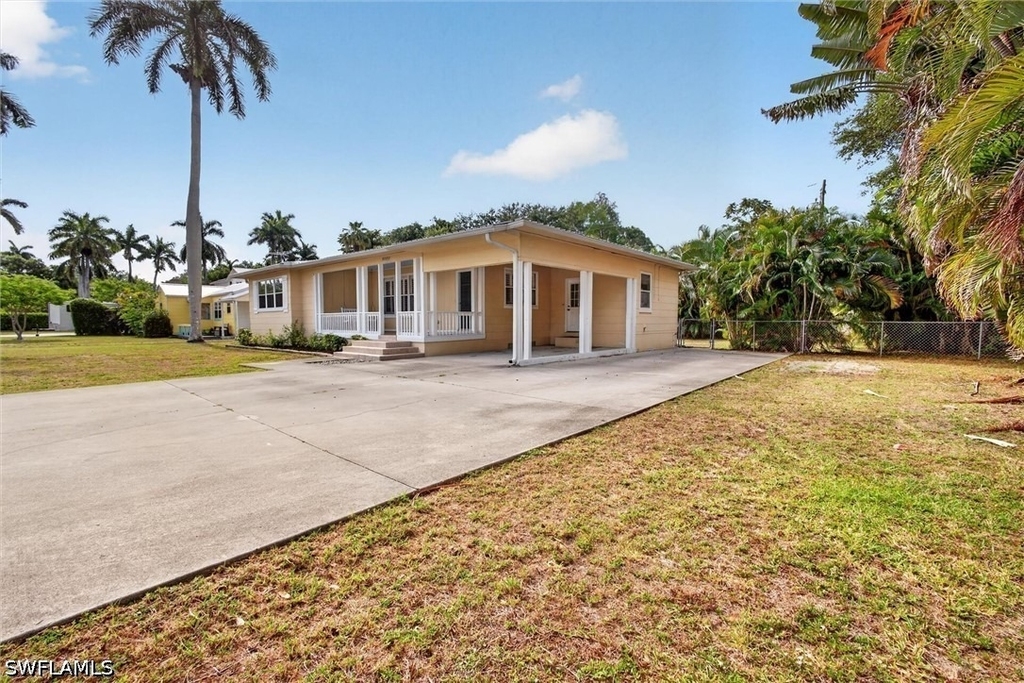 1420 Maravilla Avenue - Photo 2