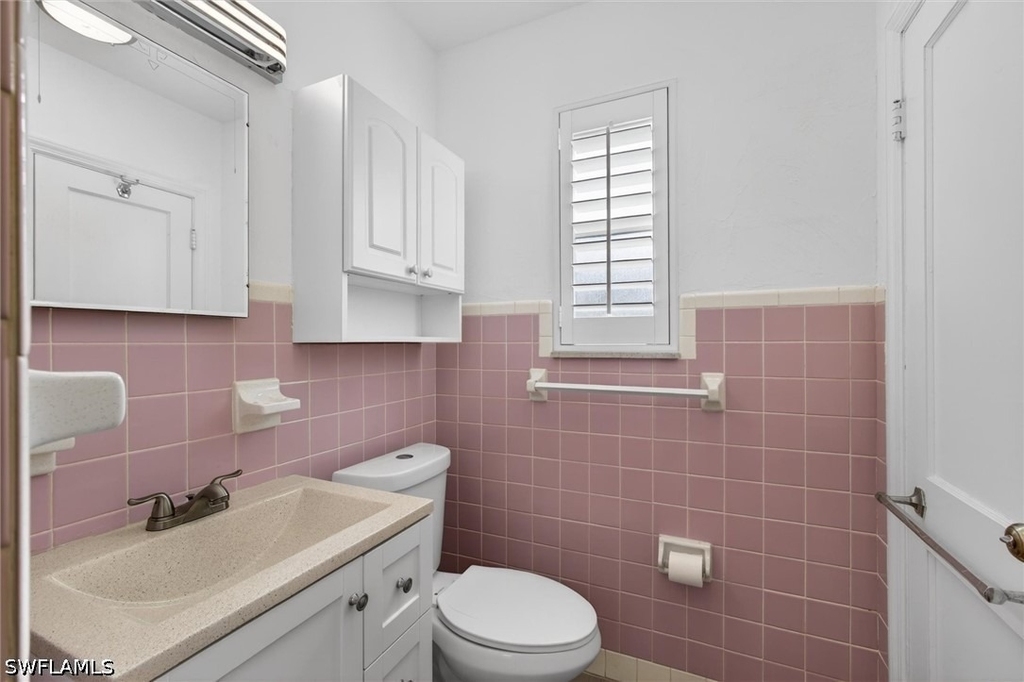 1420 Maravilla Avenue - Photo 32