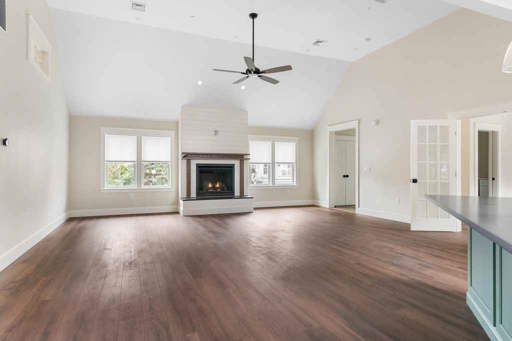 669 Lincoln - Photo 1