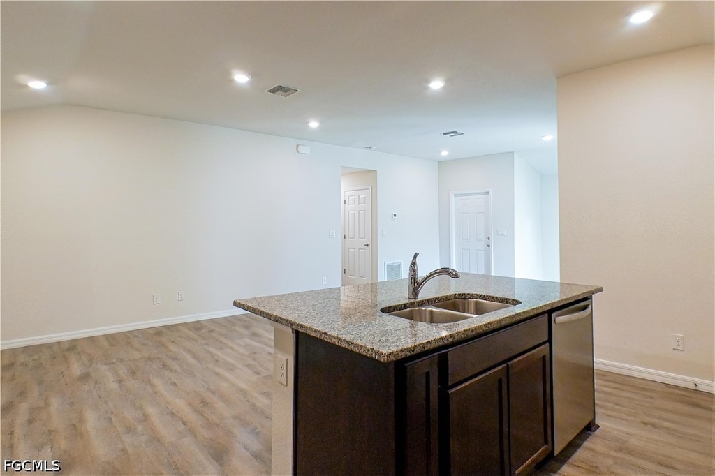 227 Rogers Street - Photo 5