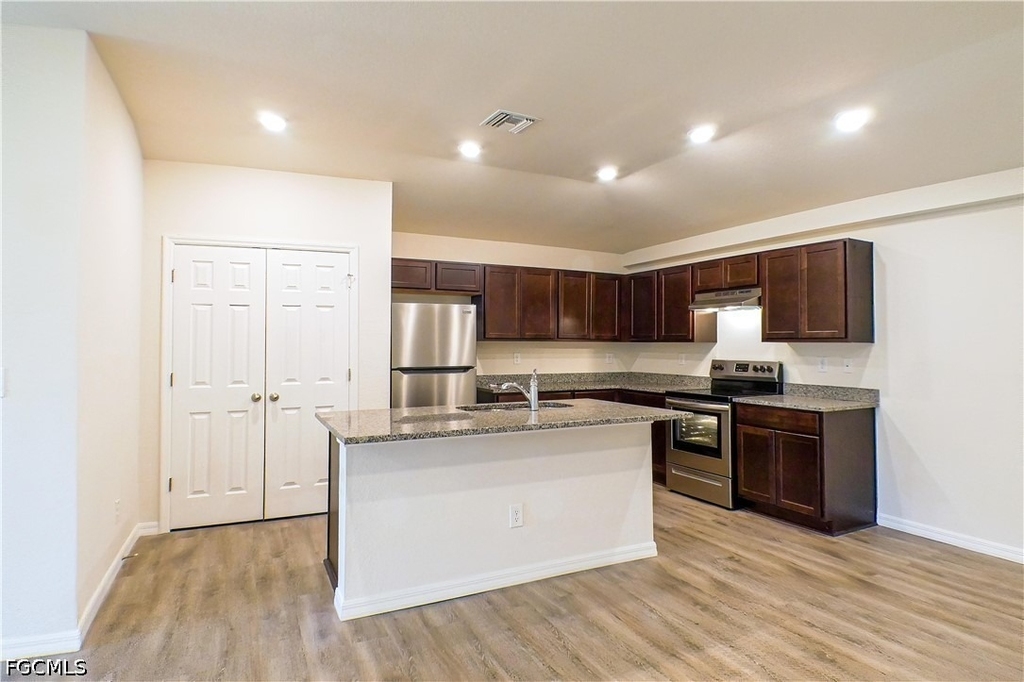 227 Rogers Street - Photo 3