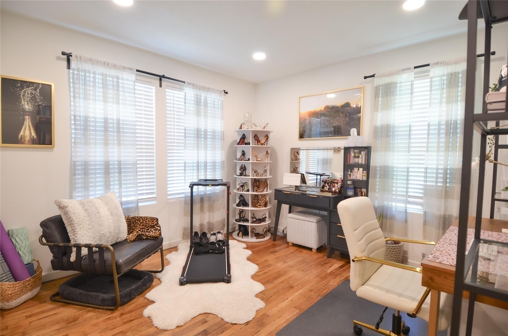 219 W 30th Street - Photo 13