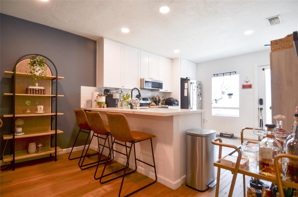 219 W 30th Street - Photo 7