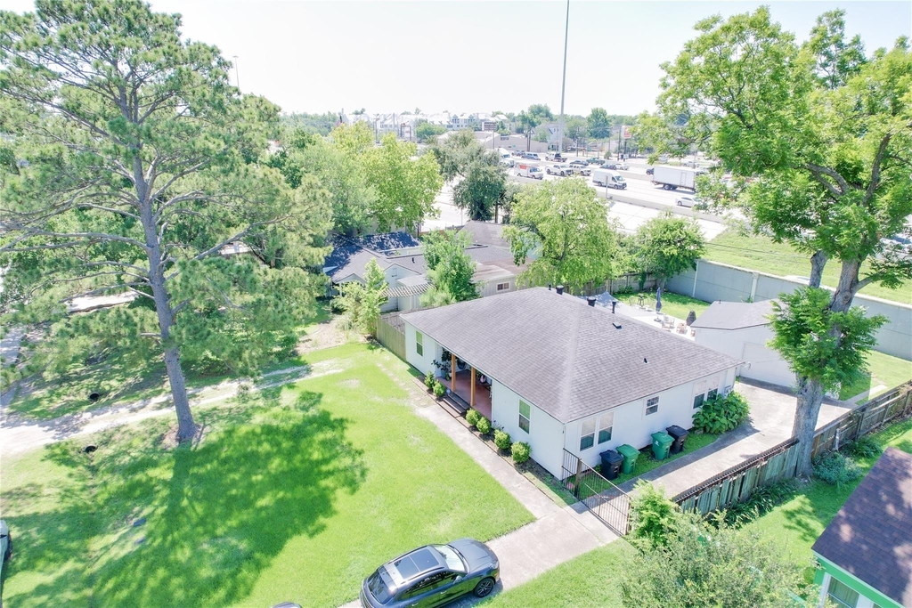 219 W 30th Street - Photo 33