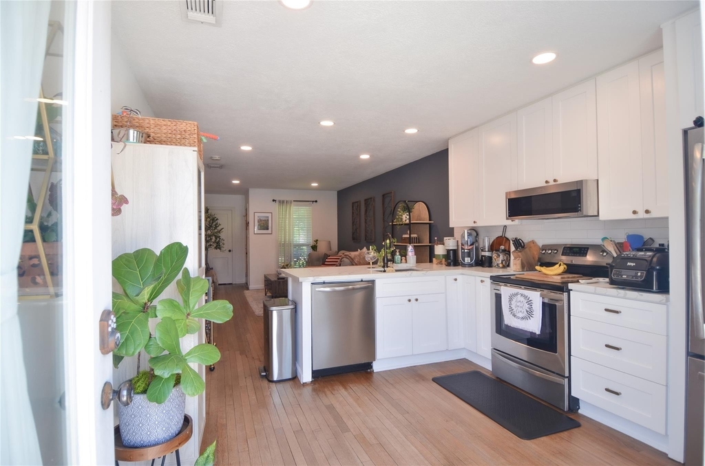 219 W 30th Street - Photo 9