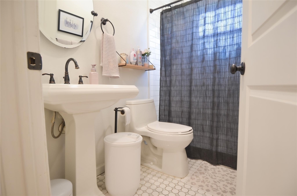 219 W 30th Street - Photo 12